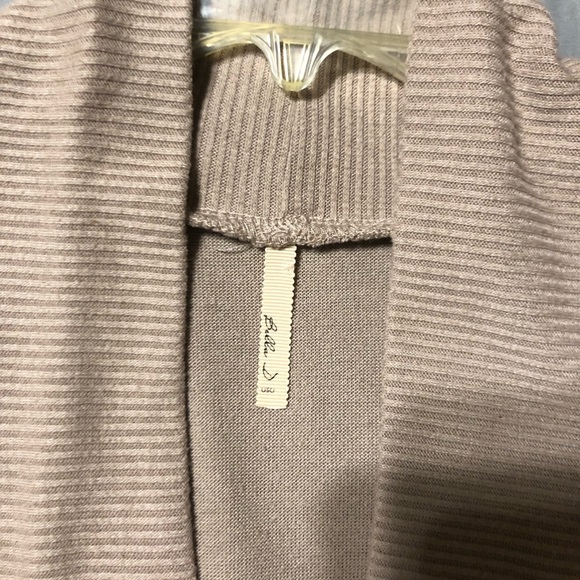 Sweater, Size:M. Smoke-free environment. Good Condition. - Picture 3 of 4